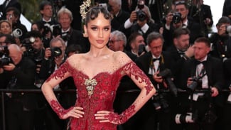Sama-sama Hadiri Festival Film Cannes, Cinta Laura Bertemu Angelina Jolie?