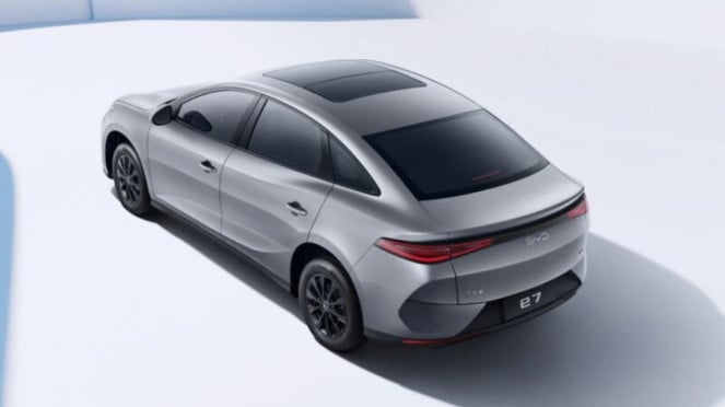 Mobil listrik BYD e7