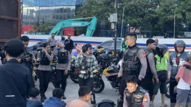 Sajam hingga Bom Molotov Diamankan Polisi saat Menangkap 10 Terduga Pelaku Tawuran