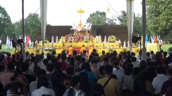 Ribuan Umat Budha dari Penjuru Dunia Rayakan Waisak di Candi Muaro Jambi