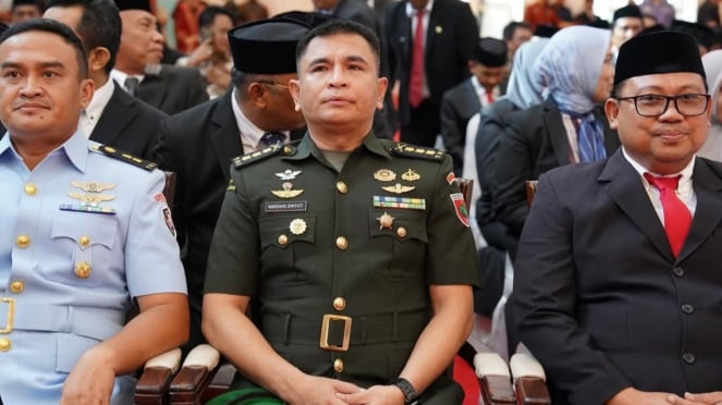 Primer Ministro de VVA: Coronel Wood Nandang Dimiai
