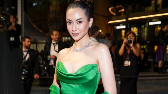 Elvira Devinamira Tampil Menawan di Festival Film Cannes 2025