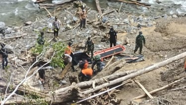 Proses pencarian korban terdampak banjir bandang di Pegunungan Arfak, Papua Barat (Istimewa)