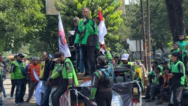 Aksi demo driver ojol di Gedung DPRD Solo