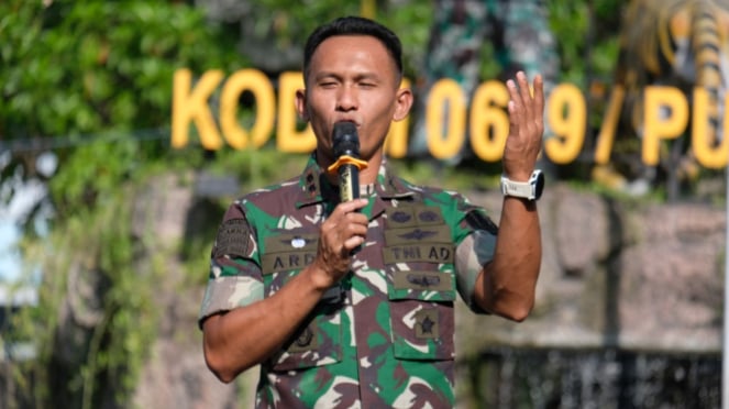 Militar Vía: Teniente Coronel Inf AridianSya Arianos Presidente Rhon Kagila