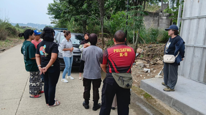 La policía ha investigado la muerte de dos perros por supuestamente ser envenenados en Java Occidental.
