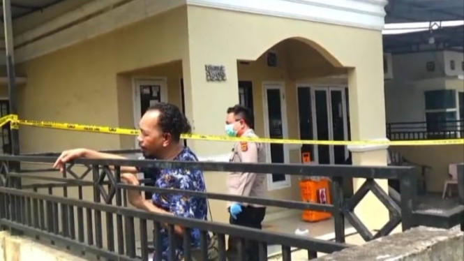 Foto : Kapolresta Jambi, Kombes Pol Boy Sutan Binanga Siregar dan Kasat Reskrim ke Rumah Aipda Hendra Yang Diduga Dibunuh  