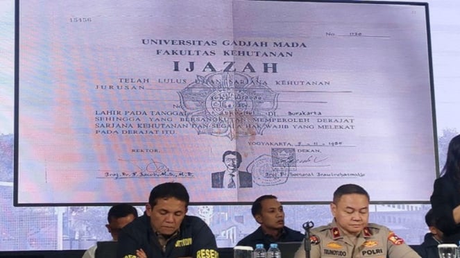 Bareskim Polari Copi ha anunciado una fotografía del Diploma Jokowi