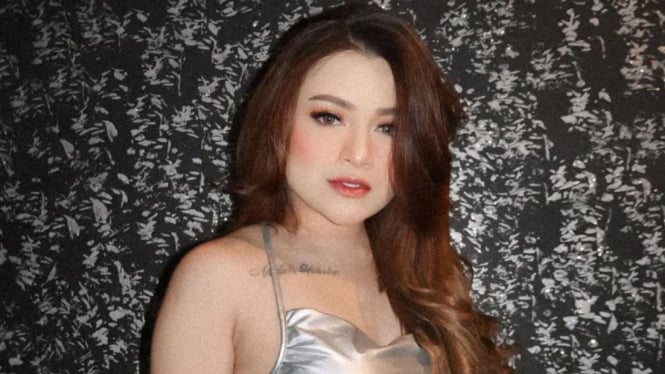 Heboh! Pamer Kasur Dipenuhi Tumpukan Duit, Nathalie Holscher: Janda Menyala
