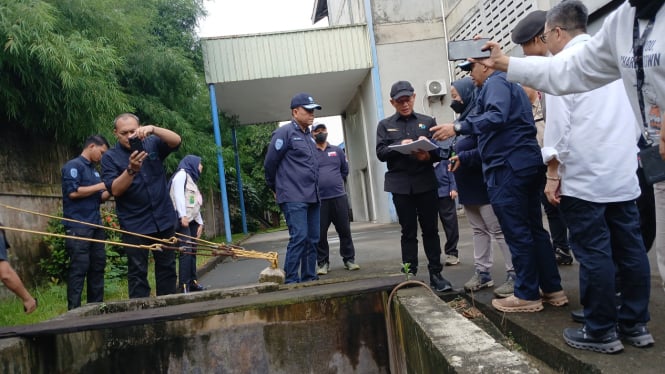 Menteri Lingkungan Hidup, Hanif Faisol Nurofiq sidak pabrik tekstil usai sebabkan warna air warga menjadi ungu