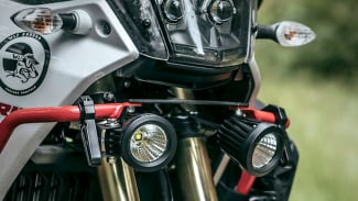 Rahasia Pilih Lampu Tembak Motor agar Terang Tanpa Bikin Aki Drop