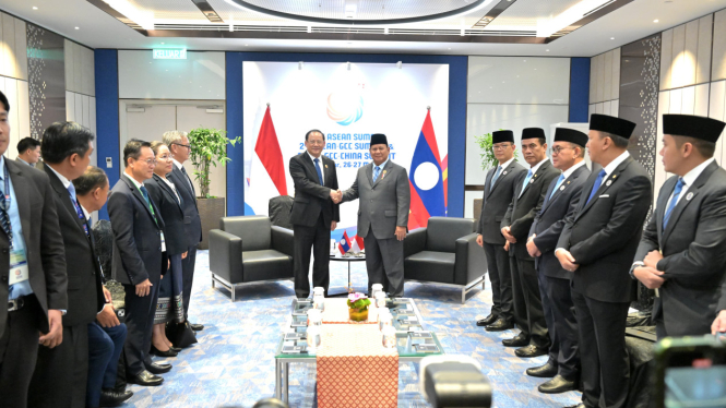 Judul: Prabowo Bertemu PM Laos, Bahas Kerja Sama Perdagangan dan Pertanian