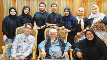 Ruben Onsu Bersama Keluarga dari Ibunya