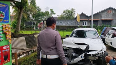 Mobil BMW yang alami kecelakaan di Sleman