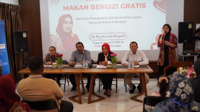 Judul terjemahan dan penyempurnaan:  

Program Makan Bergizi Gratis di Bengkulu Utara Dapat Sambutan Antusias Masyarakat  

(Penyesuaian: menambahkan "masyarakat" untuk kejelasan subjek yang menyambut, serta struktur lebih natural dalam konteks berita.)