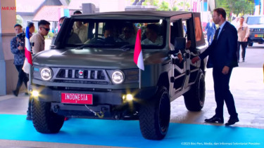 El presidente francés, Emmanuel Macron, dirigió al presidente francés Emmanuel Macron al presidente indonesio, Probo Suboto Akmelong (fuente: Skability YouTube, la Secretaría Presidencial)
