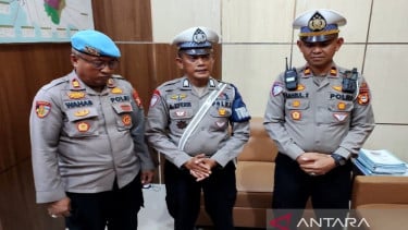 Bripka A EF (tengah) menyampaikan klarifikasi sekaligus permintaan maaf