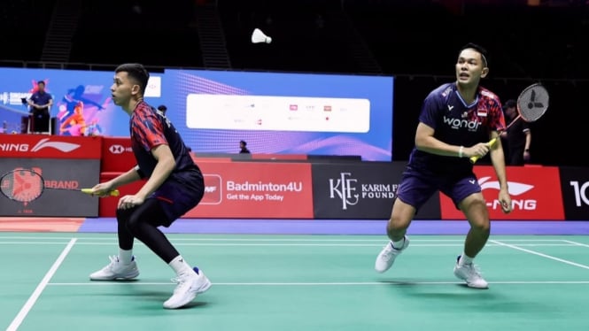 “Pernyataan Fajar/Rian Setelah Lolos ke Perempat Final Singapore Open 2025”  

atau  

“Komentar Fajar/Rian Usai Melaju ke Babak Perempat Final Singapore Open 2025”  

(Pilihan lebih natural dengan fokus pada ucapan/refleksi atlet, menghindari pengulangan kata “tembus” yang kurang umum dalam konteks olahraga formal di Indonesia)