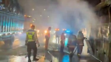 Bus terbakar di Tol Cikampek