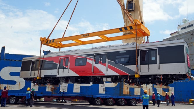68396e6e6a817-unit-krl-baru-dari-china_665_374