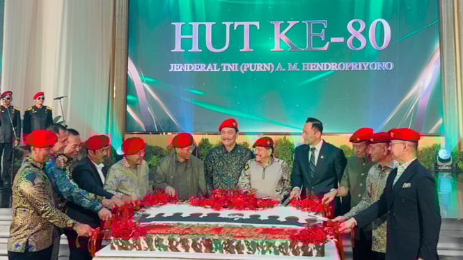 Ulang Tahun ke-80, Mantan Kepala BIN Hendropriyono Dapat Kejutan dari Para Sahabat