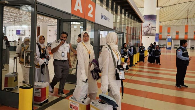 Dua Kloter Surabaya Tertunda Terbang Imbas Konflik Iran-Israel, Hilman Latief: Jemaah Aman di Jeddah