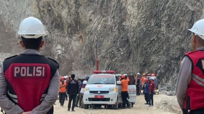 El equipo conjunto de evacuación de las víctimas de las montañas Liriron Horse.
