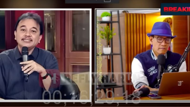 Pakar telematika Roy Suryo (kiri) dalam podcast Refly Harun.