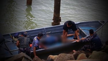  Prajurit TNI AL evakuasi mayat Sugeng