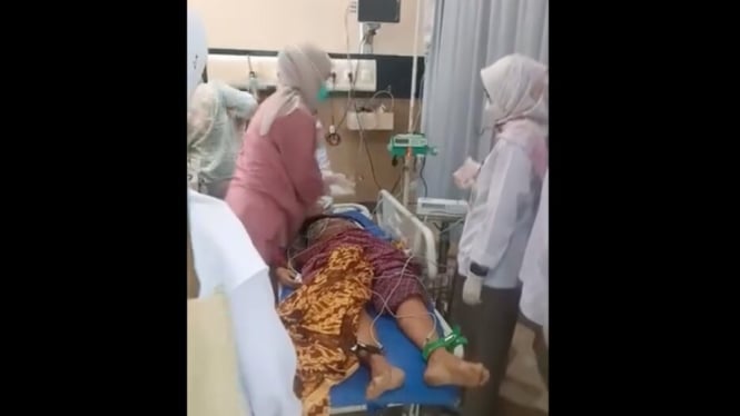 Judul:  
Babak Baru Kasus Pasien Meninggal, Direktur RSUD Rasidin Padang Dicopot dari Jabatan  

(Penulisan disesuaikan dengan gaya jurnalistik formal dan tata bahasa Indonesia yang rapi.)