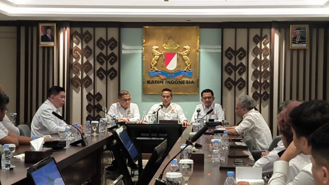 President of Kadin Indonesia, Anindya Bakrie led a starting meeting related to investment with the regional government in Kadin Indonesia Menara, Yakarta, Monday, June 2, 2025