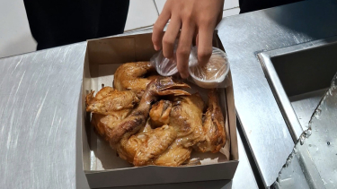 Ayam goreng Widuran, Solo
