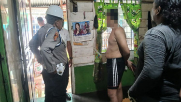 WK, polisi gadungan saat diamankan Provos Polsek Pangkalan Brandan.(dok Polsek Pangkalan Brandan)