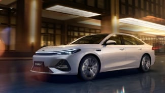 Buat Jegal BYD, Geely Bikin Mobil Hybrid yang Bisa Jalan 2.100 KM dengan Harga Murah