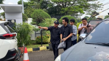 Vadel Badjideh tiba di Kejari Jakarta Selatan untuk proses P21, Selasa 3 Juni 2025.