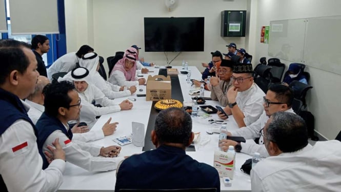 Tim Amirulhaji Kunjungi Pabrik Makanan Siap Saji di Mekkah, Arif Satria Dorong Kolaborasi dengan Perguruan Tinggi  

Tips: Gunakan format yang rapi dan profesional.