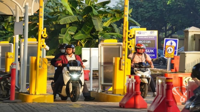 Parkir MRT Lebak Bulus Naik, Mobil Maksimal Rp20.000-Motor Rp2.000/Jam