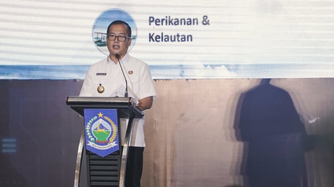 Gobernador de West Nusa Tenggara (NTB) Lalu Muhamad Iqbal