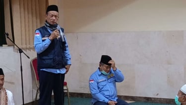 Prof Aswadi saat memberikan bimbingan di Hotel Al Khulafa, Makkah