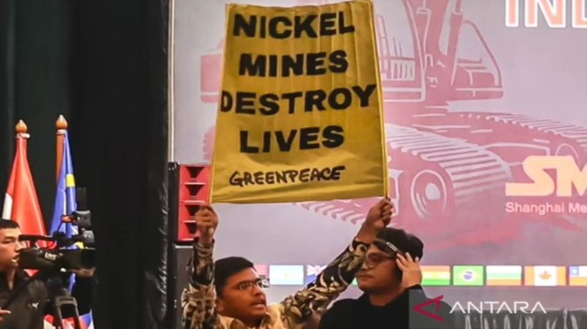 Greenpeace activists expressed the rejection of nickel mines in Raja ampat
