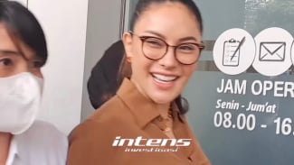 Nikita Mirzani Tersenyum Ramah saat Tiba di Kejari, Gimana Kondisinya?