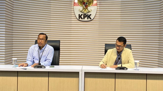 KPK PUBUMO y KPK Buddi Pishikir, KPK Buk's, KPK Buke Pukey, está en el periódico de KPK Buk Buy