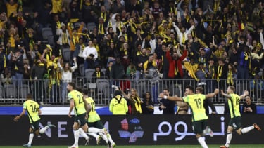 Pemain Timnas Australia Aziz Behich rayakan gol ke gawang Jepang