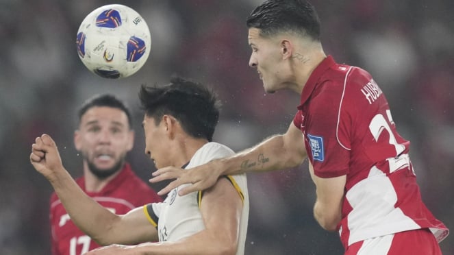 Jugador del equipo nacional de Indonesia Justin Habner contra China