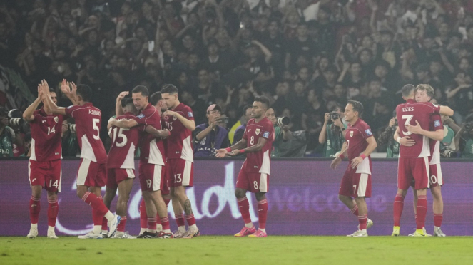 Indonesian national team players celebrate the OLE target of Romey