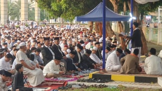 Jadi Khatib Salat Idul Adha, Anies Soroti Ketimpangan di Tengah Kemegahan Kota