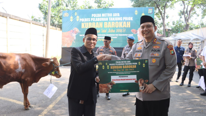 Serahkan Hewan Kurban, Kapolres Priok Singgung Sifat Peduli Anggota Polri Melayani Masyarakat