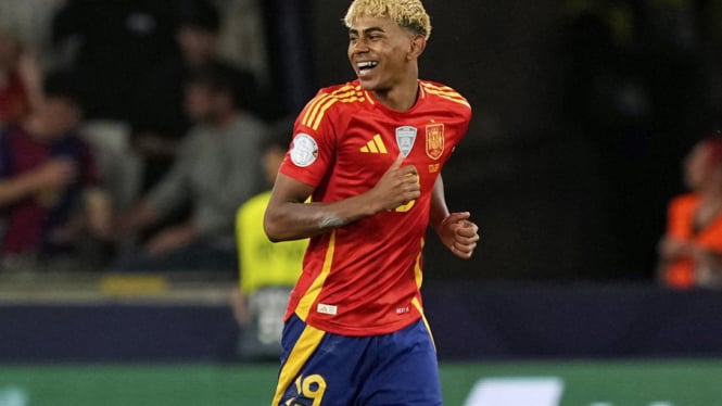 Mantan Bintang Real Madrid Kritik Gaya Busana Lamine Yamal  

(atau bisa juga:)  

Eks Pemain Real Madrid Sindir Penampilan Lamine Yamal  

(atau variasi lain dengan makna serupa, disesuaikan preferensi gaya penulisan)