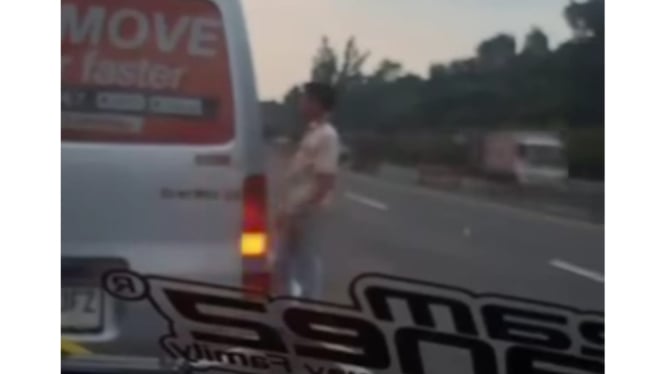 Viral sopir Lalamove todongkan senjata api ke pengendara di jalan tol