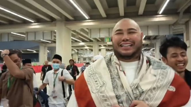 Ivan ofreció Indonesia por peregrinos de Indonesia para fotografiar y disparar a Guwan